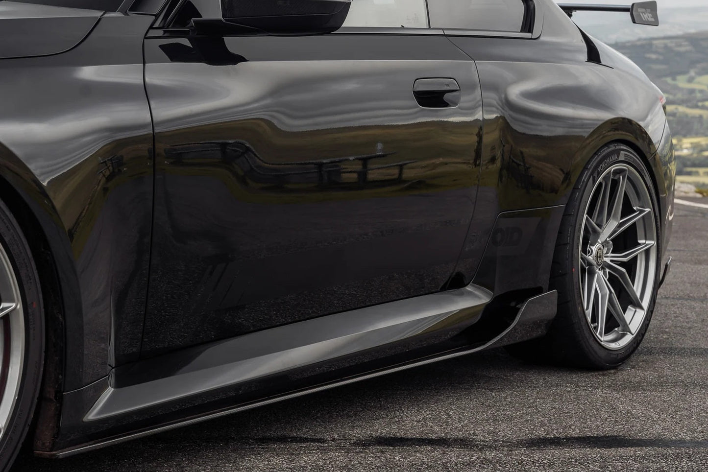 TREVORA G87 M2 Carbon Side Skirt Set